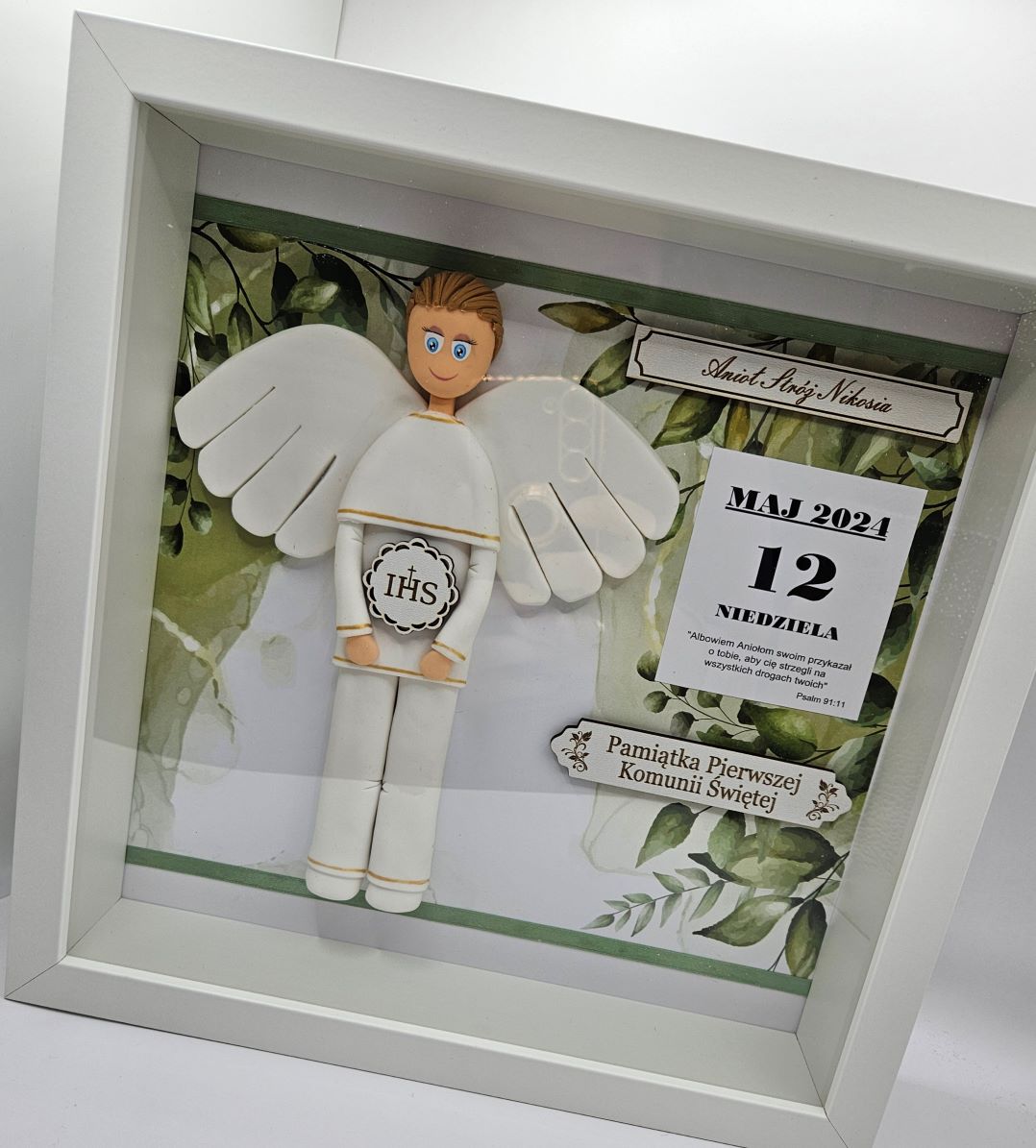 anioł-w-ramce-kartka-kalendarza-pamiątka-pierwszej-komunii-świętej-dla-chłopca