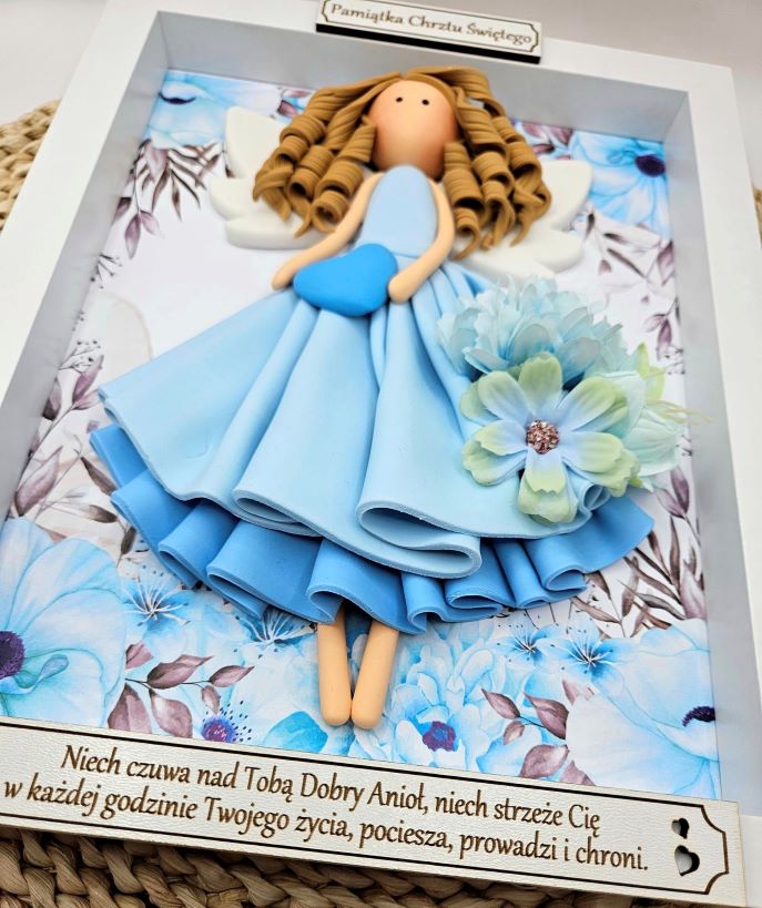 Obrazek na Chrzest z aniołem stróżem dla dziewczynki, prezent od chrzestnej