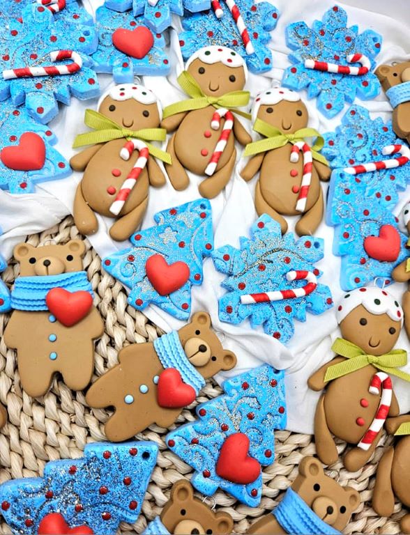 ciasteczkowe-ludziki-na-choinke-pierniki-recznie-robione-dekoracje-swiateczne