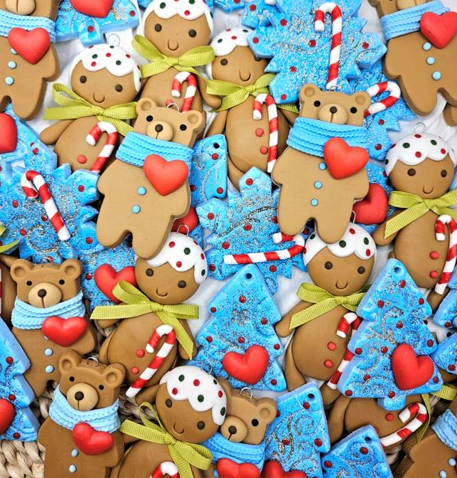 niebieskie-ozdoby-choinkowe-recznie-wykonane-dekoracje-swiateczne-bombki