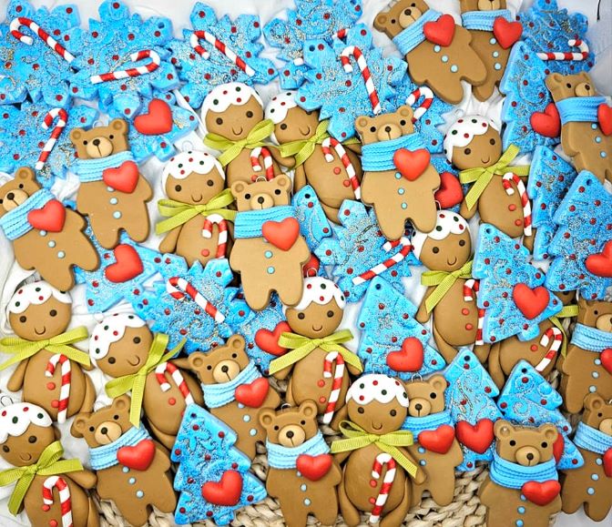 nowoczesne-ozdoby-choinkowe-piekne-dekoracje-swiateczne-recznie-wykonane