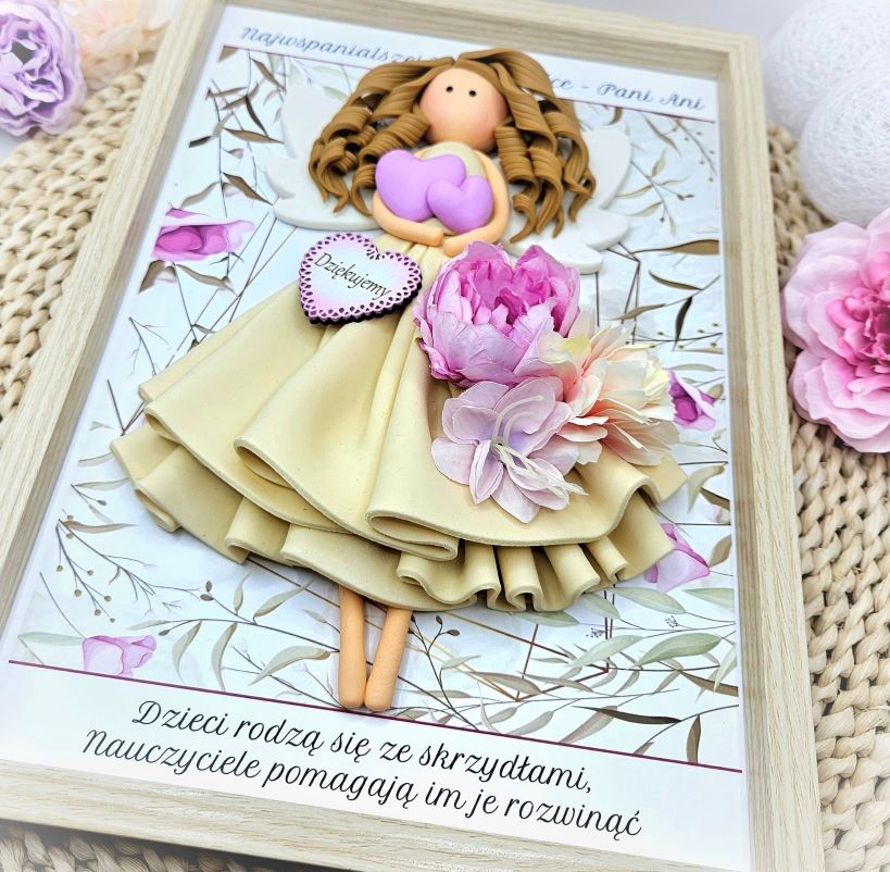 anioł-stroz-w-ramce-recznie-robiony-aniol-z-zimnej-porcelany