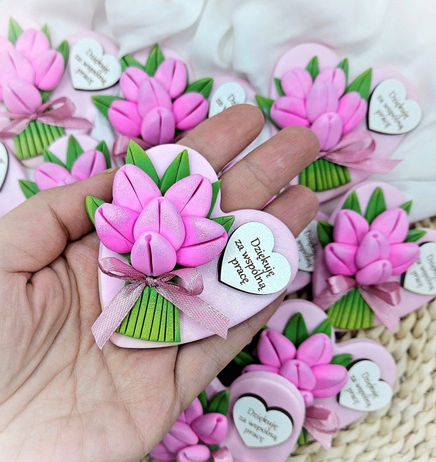 magnesy-z-glinki-recznie-robione-drobne-upominki-dla-wspolpracownikow-kolezanek-z-pracy