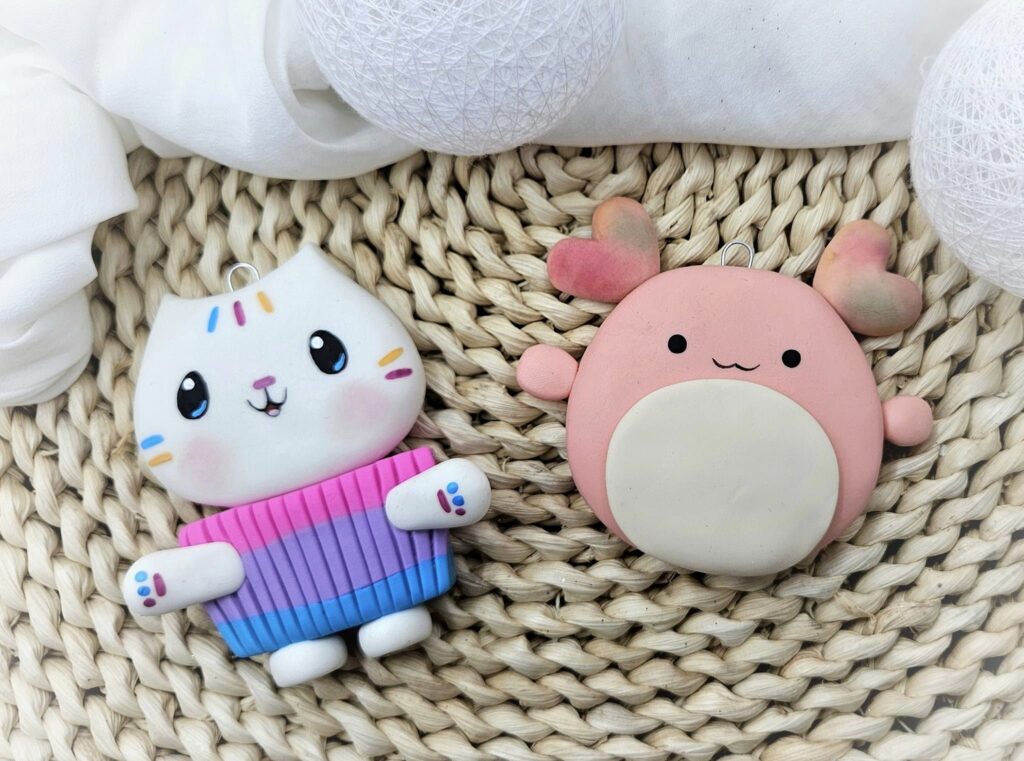 Figurki ręcznie robione, postacie z ulubionych bajek handmade, zawieszka na choinkę Łakotek i Aksolotl