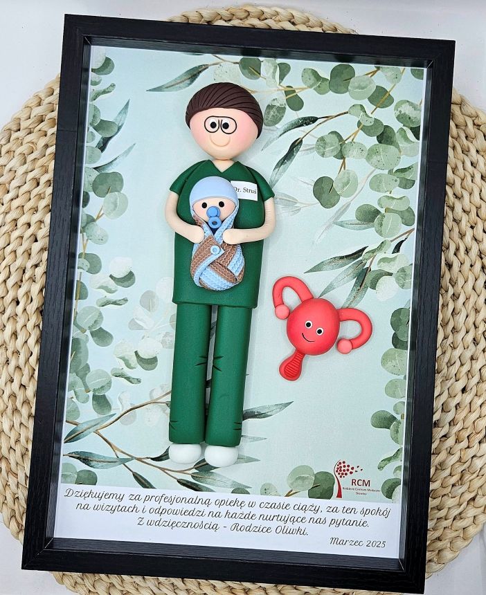 prezent-dla-ginekologa-figurka-lekarza-dzidziuś-maciczka-artilka