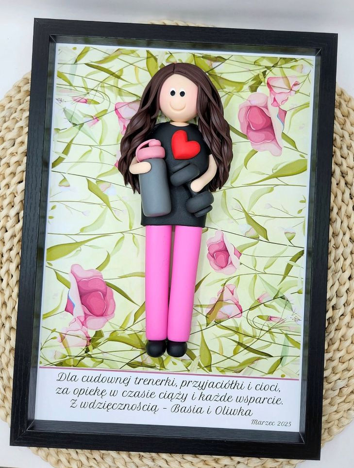prezent-dla-trenerki-personalnej-figurka-w-ramce-artilka