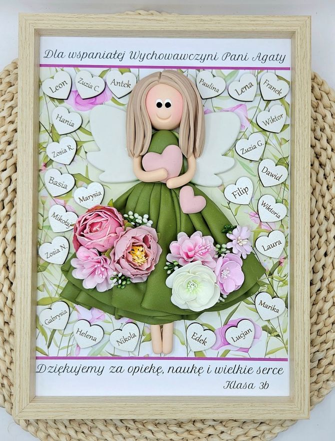niepowtarzalny-prezent-dla-nauczycielki-ramka-serduszka-z-imionami-dzieci-artilka