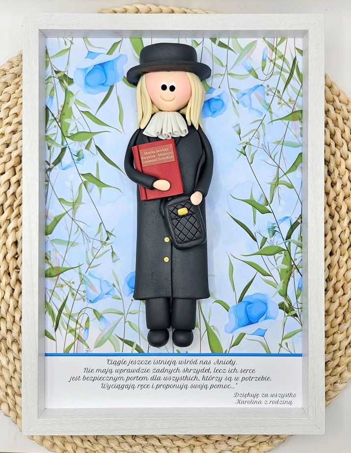 prezent-dla-mistrzyni-ceremonii-świeckich-artilka