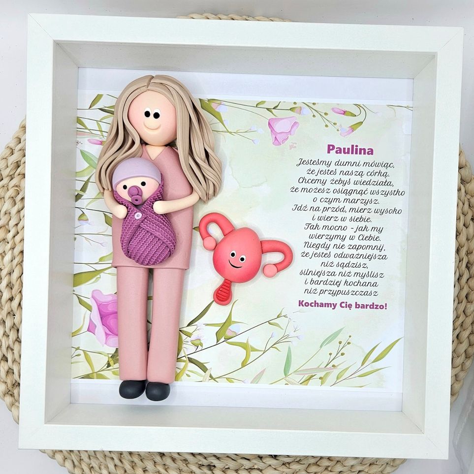 prezent-dla-położnej-figurka-w-ramce-maciczka-artilka