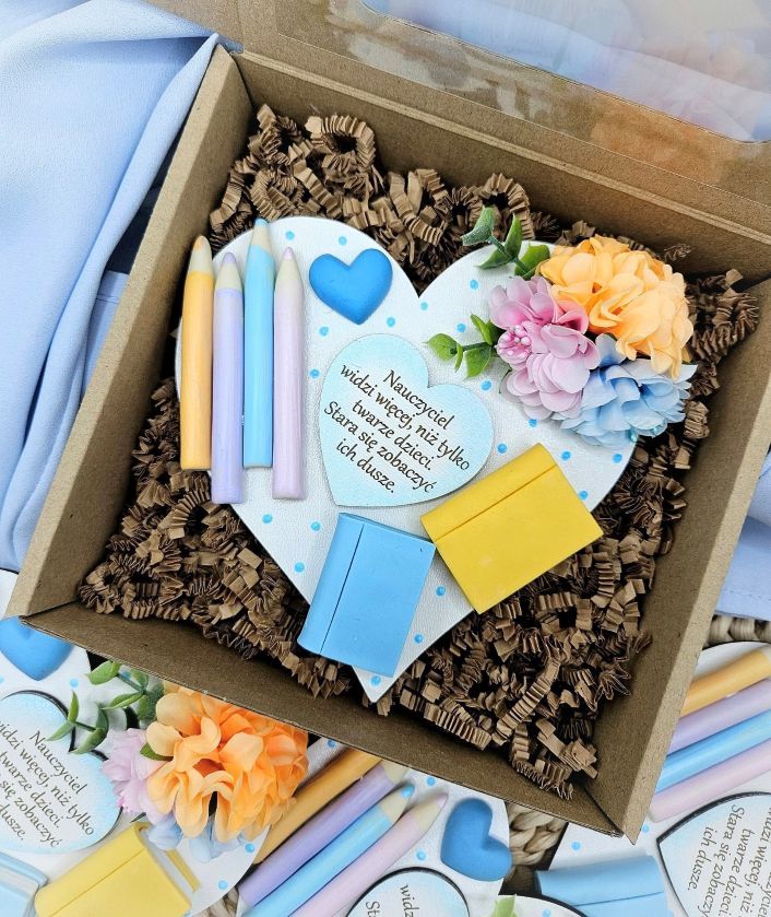 upominek-dla-nauczyciela-serce-artilka